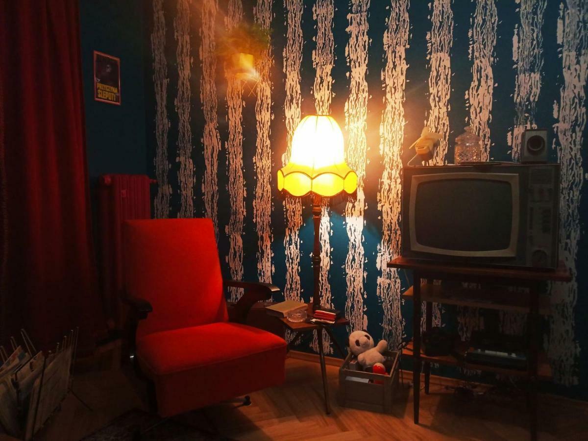 Apartament Prl Komuna 2.0 *