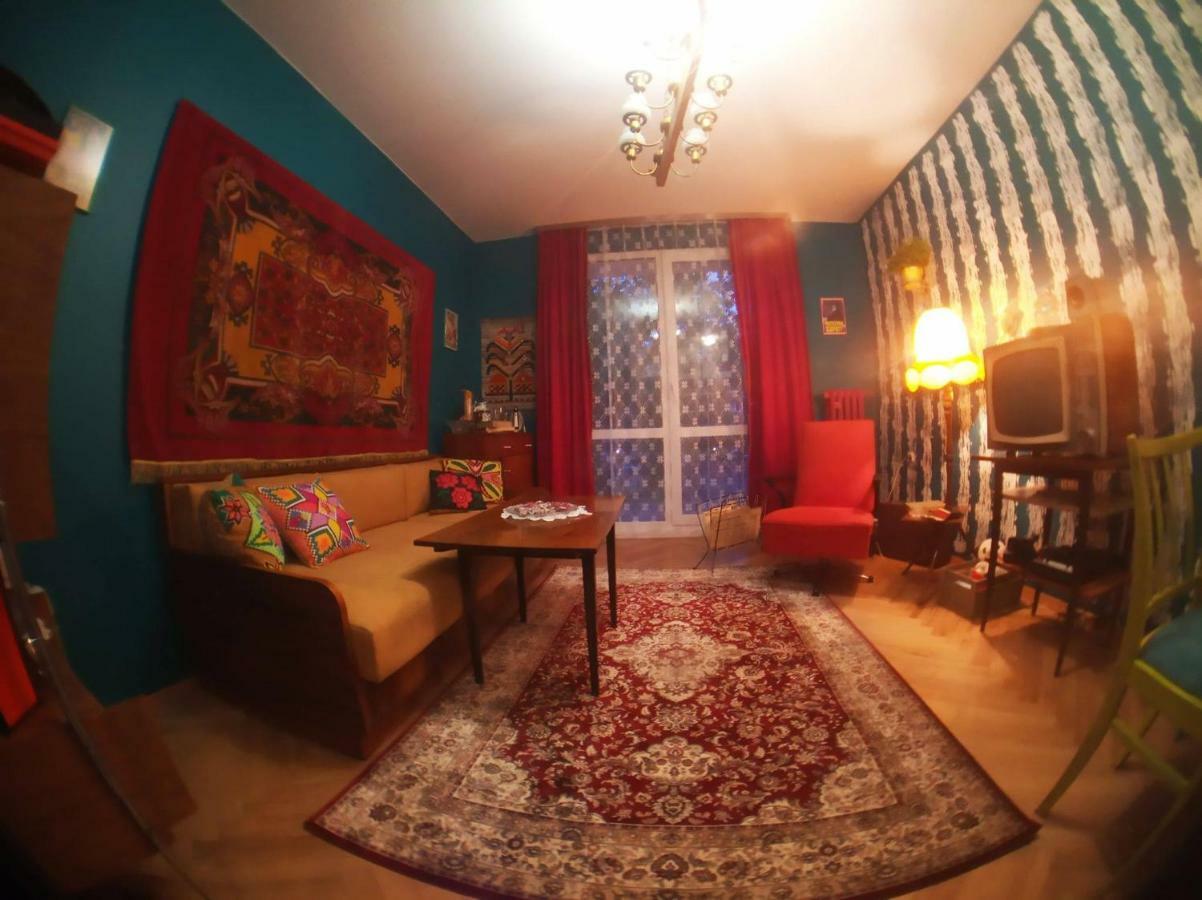 Apartament Prl Komuna 2.0 *