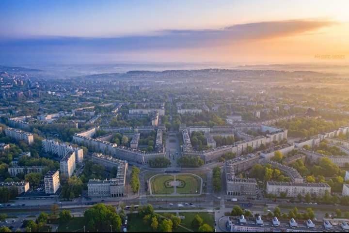 Apartament Prl Komuna 2.0 *